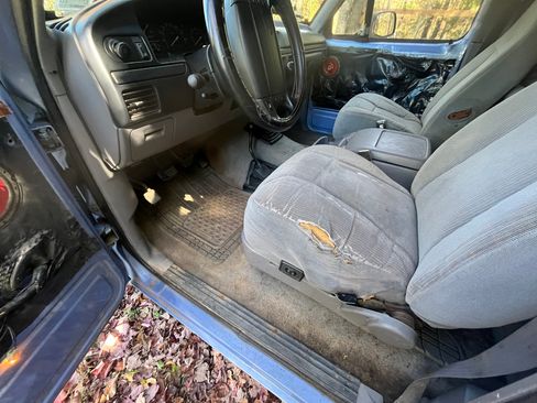 Used 1996 Ford Bronco image 28