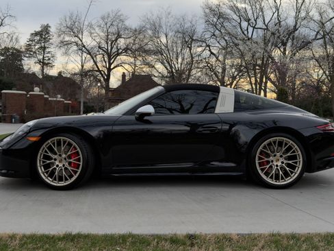 Used 2019 Porsche 911 Targa 4 GTS image 6