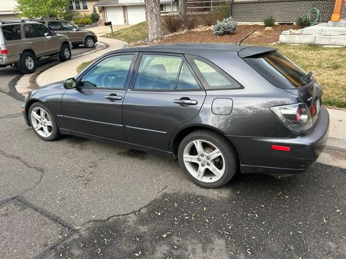 Used 2002 Lexus IS 300 SportCross RWD image 2