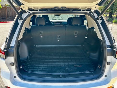 Used 2024 Jeep Grand Cherokee Limited w/ Luxury Tech Group II image 14