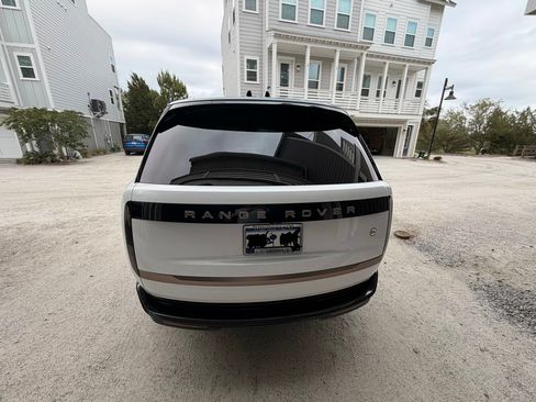 Used 2024 Land Rover Range Rover SV AWD/4WD image 4
