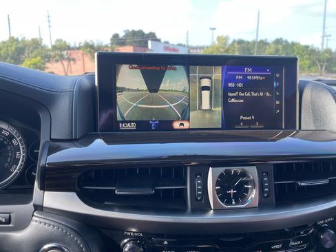 Used 2018 Lexus LX 570 4WD image 21