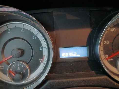 Used 2014 Dodge Grand Caravan SXT image 15