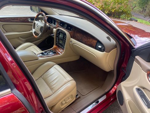 Used 2007 Jaguar XJ8 image 9