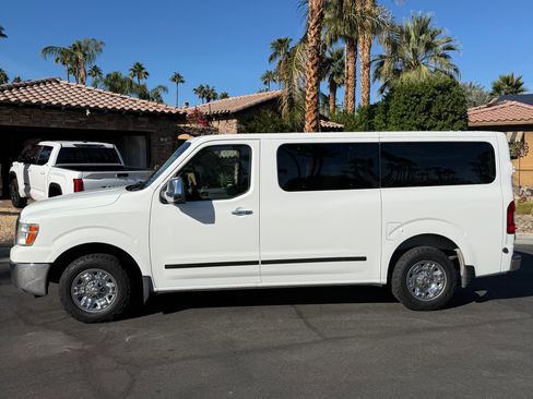 Used 2018 Nissan NV 3500 SV w/ Navigation Package image 1