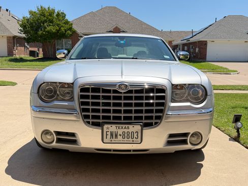Used 2007 Chrysler 300 C w/ Protection Group II RWD image 2