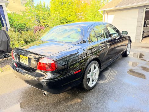 Used 2005 Jaguar S-TYPE R RWD image 2