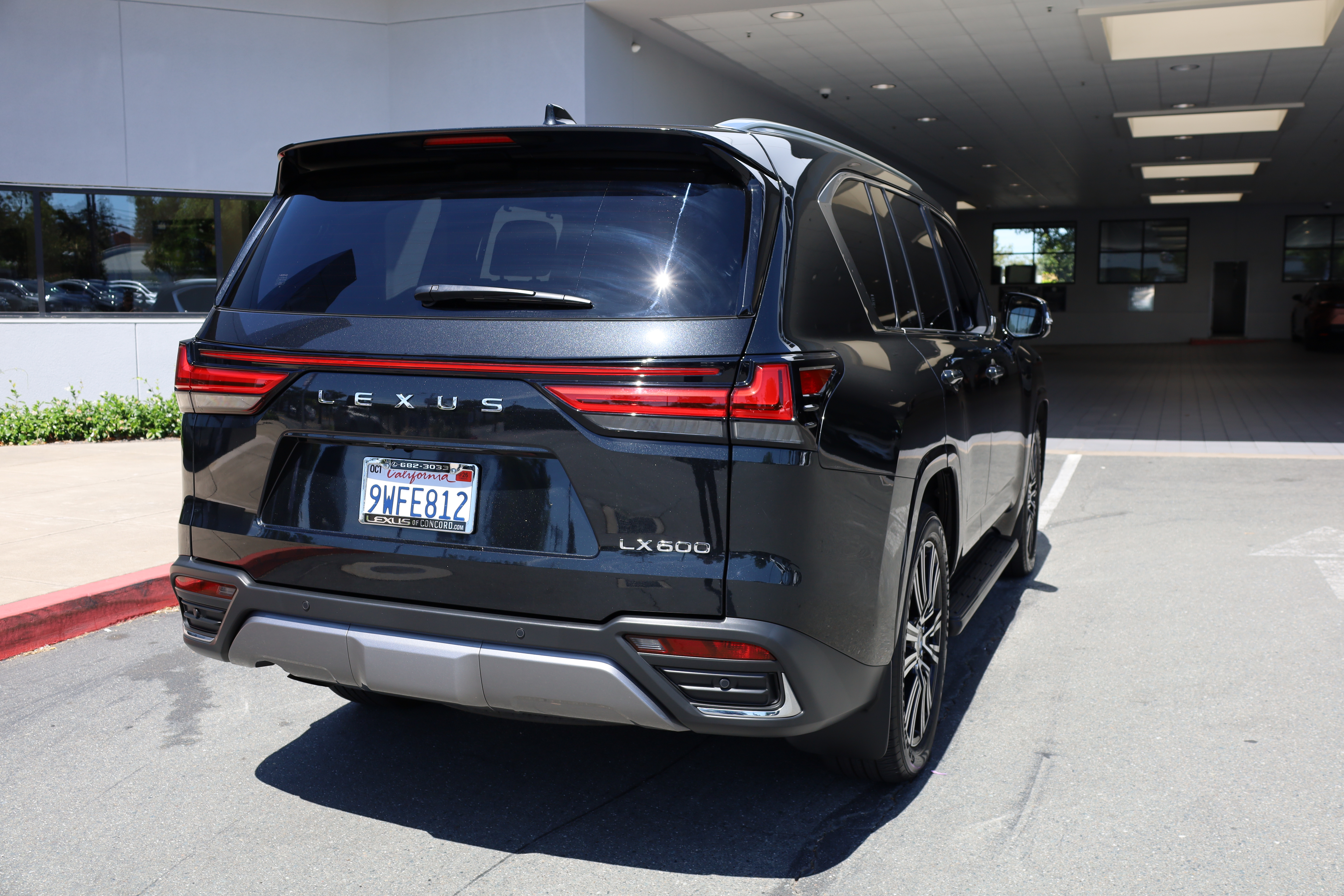Used 2025 Lexus LX 600 4WD w/ Accessory Package (Z1) image 6