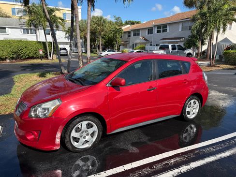 Used 2009 Pontiac Vibe w/ Preferred Package image 2