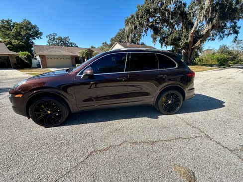 Used 2017 Porsche Cayenne S image 14