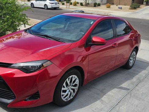 Used 2018 Toyota Corolla LE w/ Carpet Mat Package (TMS) image 2