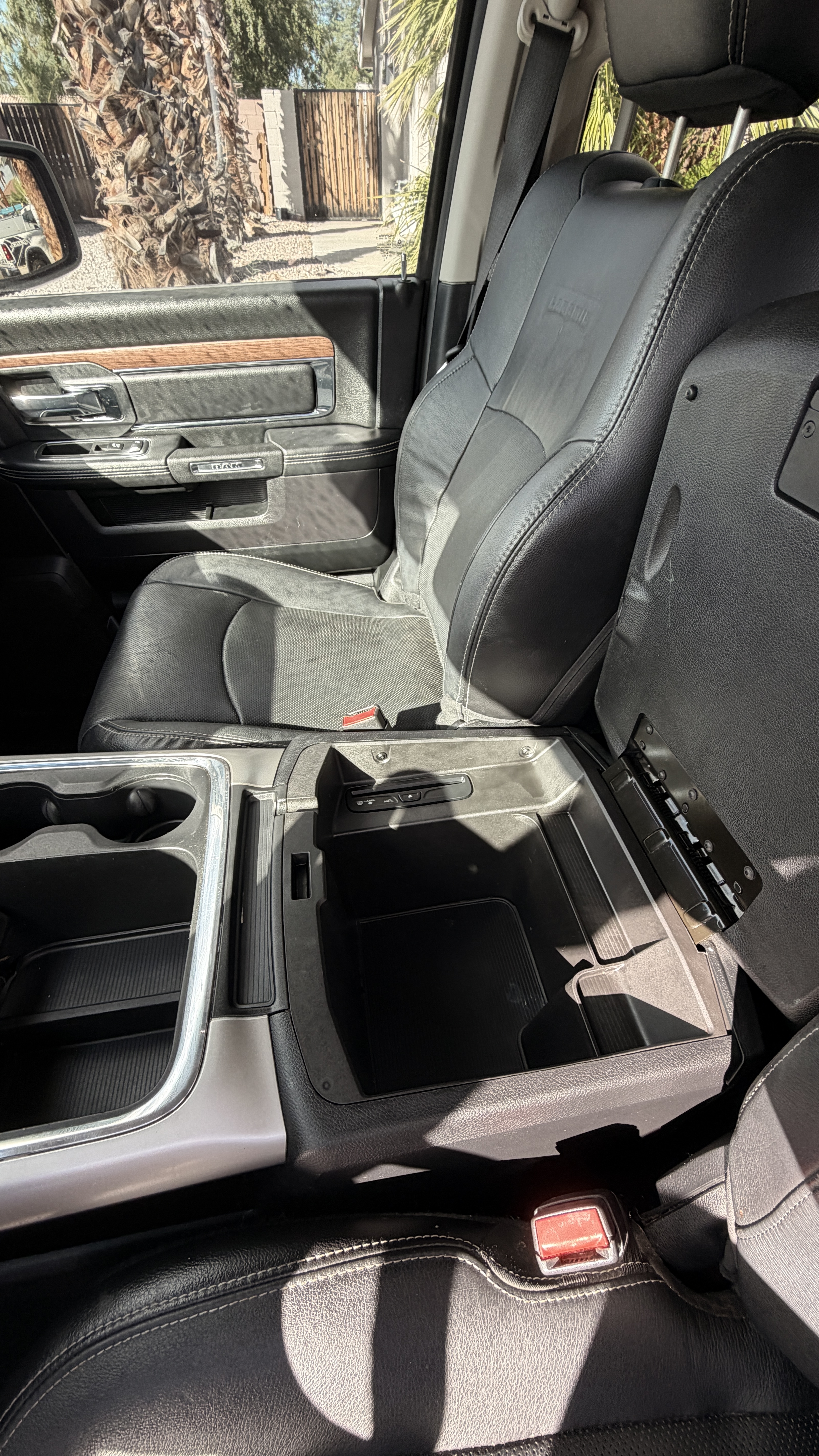 Used 2016 RAM 1500 Laramie AWD/4WD image 18
