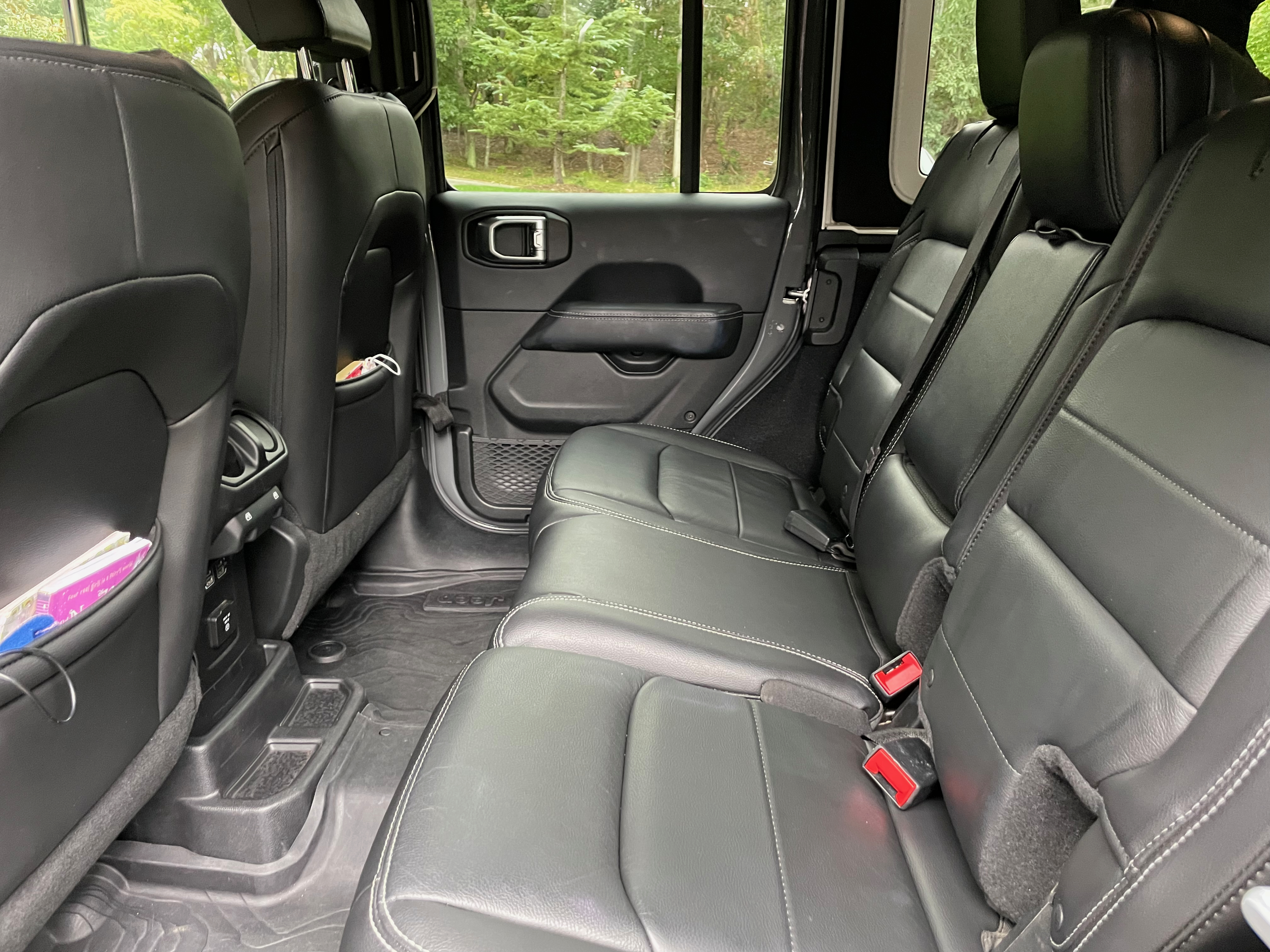 Used 2018 Jeep Wrangler Unlimited Sahara AWD/4WD image 12