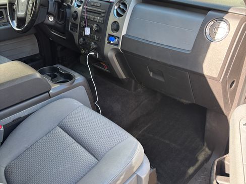 Used 2011 Ford F150 XLT w/ XLT Chrome Pkg image 8