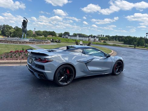Used 2025 Chevrolet Corvette E-Ray w/ Stealth Interior Trim Package AWD/4WD image 8