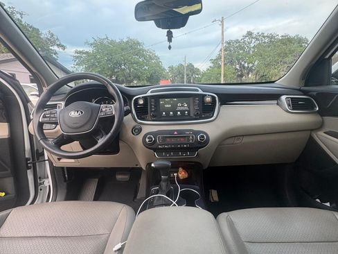 Used 2020 Kia Sorento EX FWD image 9