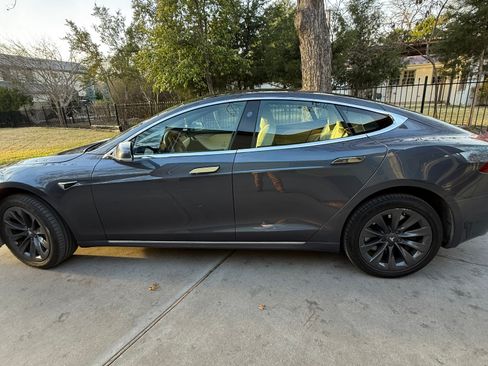 Used 2020 Tesla Model S Long Range Plus image 2