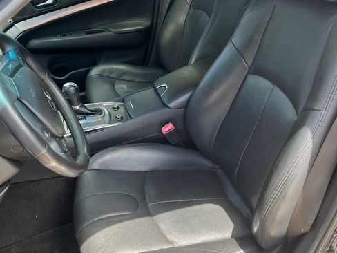 Used 2015 INFINITI Q40 w/ Moonroof Package RWD image 5