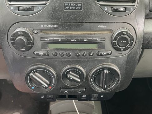 Used 2005 Volkswagen Beetle GLS FWD image 5