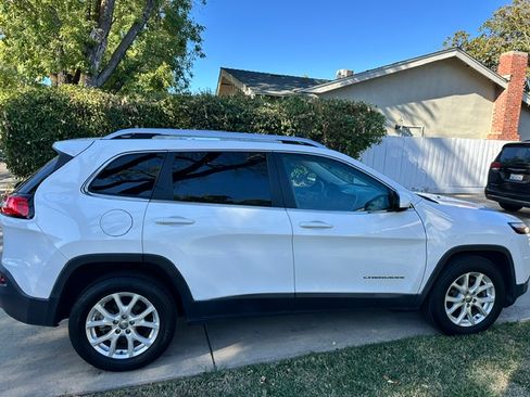 Used 2018 Jeep Cherokee Latitude FWD image 6