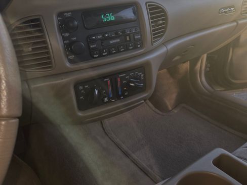 Used 2002 Buick Century Custom w/ Custom Premium Pkg image 9