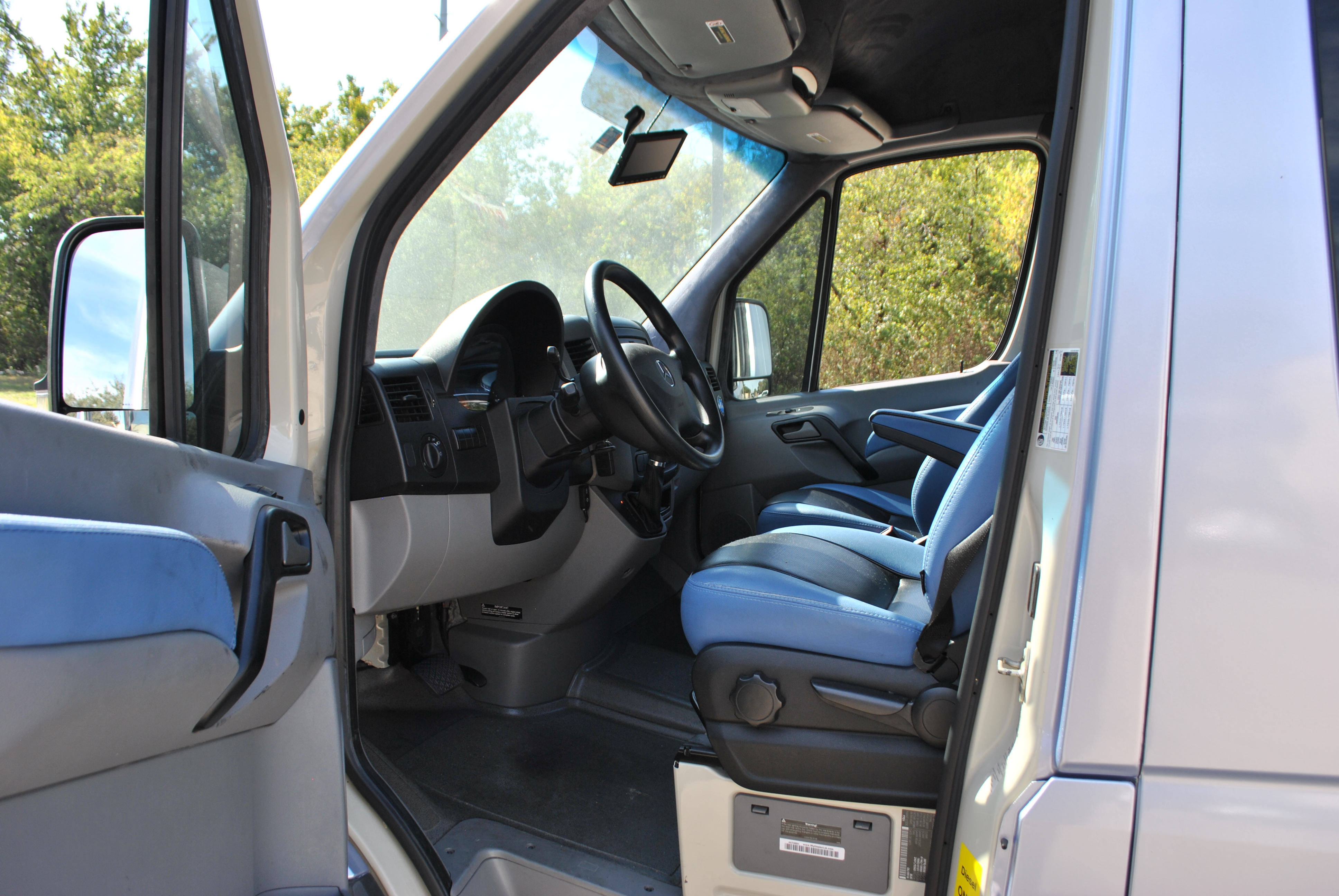 Used 2016 Mercedes-Benz Sprinter 2500 image 15