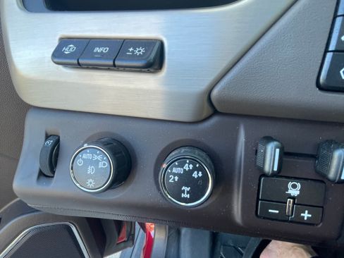 Used 2015 GMC Yukon Denali w/ Premium Package image 12