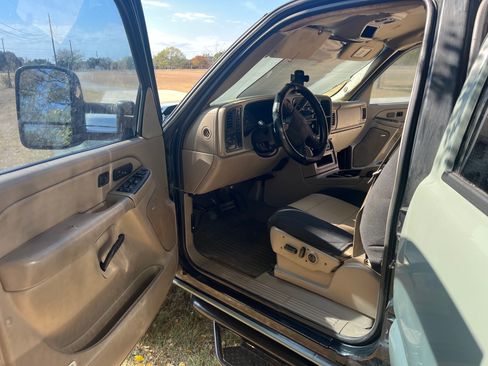 Used 2007 Chevrolet Silverado 2500 LT w/ Heavy-Duty Power Package image 8