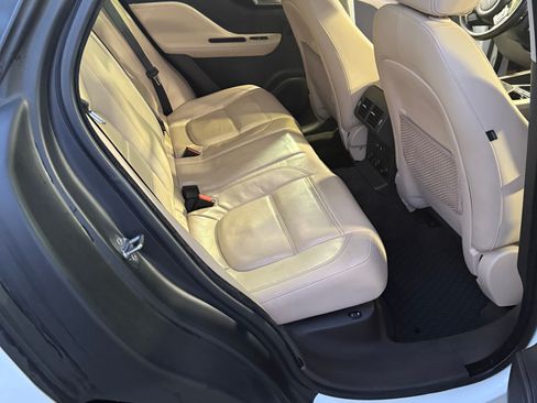 Used 2017 Jaguar F-PACE Prestige image 15