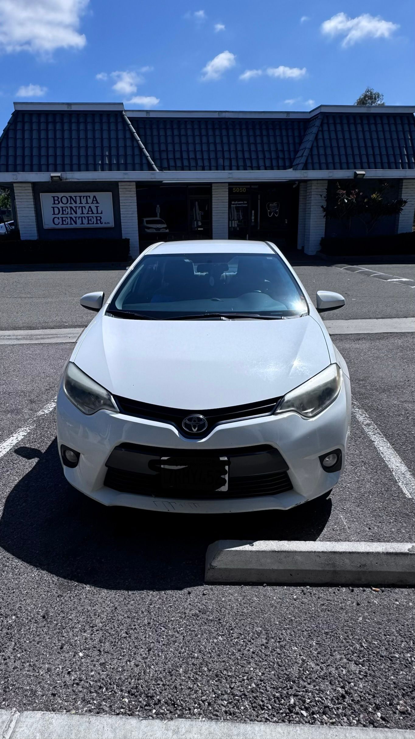 Used 2016 Toyota Corolla LE FWD image 1