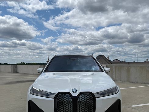 Used 2023 BMW iX xDrive50 w/ Sport Package AWD/4WD image 1