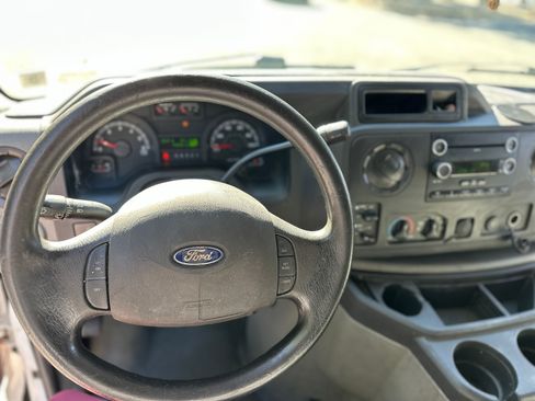 Used 2009 Ford E-350 and Econoline 350 XLT RWD image 8