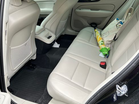 Used 2019 Volvo S60 T5 Momentum image 5