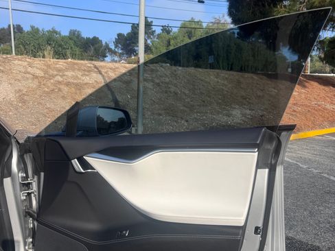 Used 2017 Tesla Model S 75 RWD image 17
