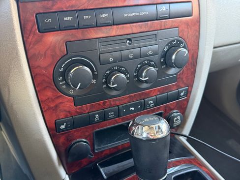 Used 2007 Jeep Commander Limited image 15