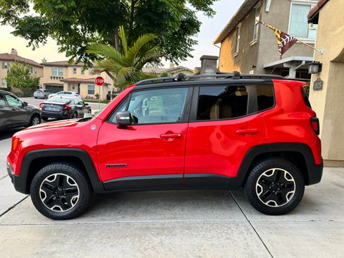 Used 2015 Jeep Renegade Trailhawk AWD/4WD image 1