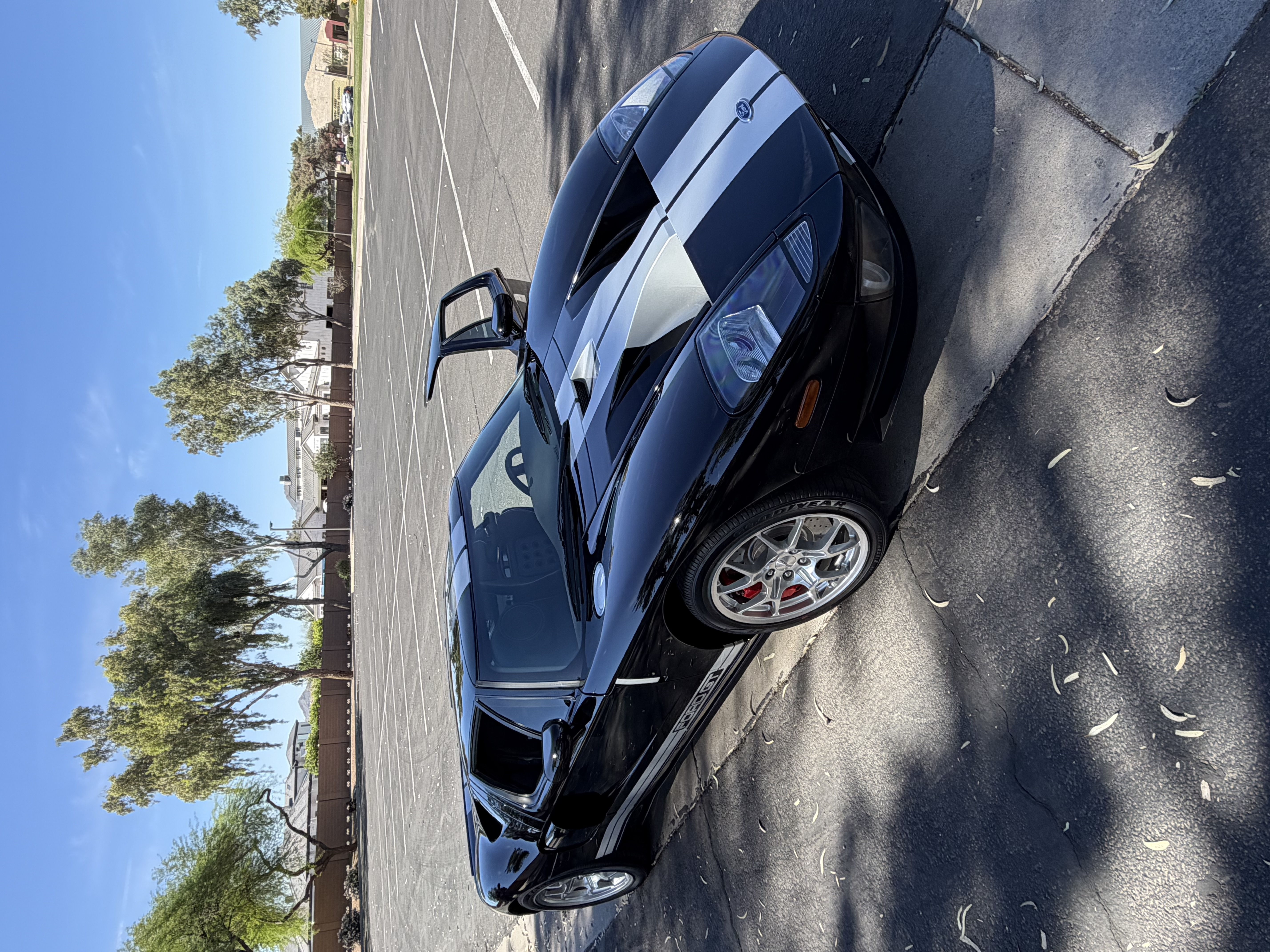Used 2005 Ford GT RWD image 14