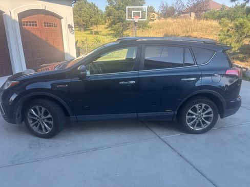 Used 2017 Toyota RAV4 Limited AWD/4WD image 2