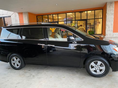 Used 2017 Nissan Quest SV image 4