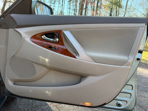 Used 2011 Toyota Camry XLE w/ SE/XLE Extra-Value Pkg image 20