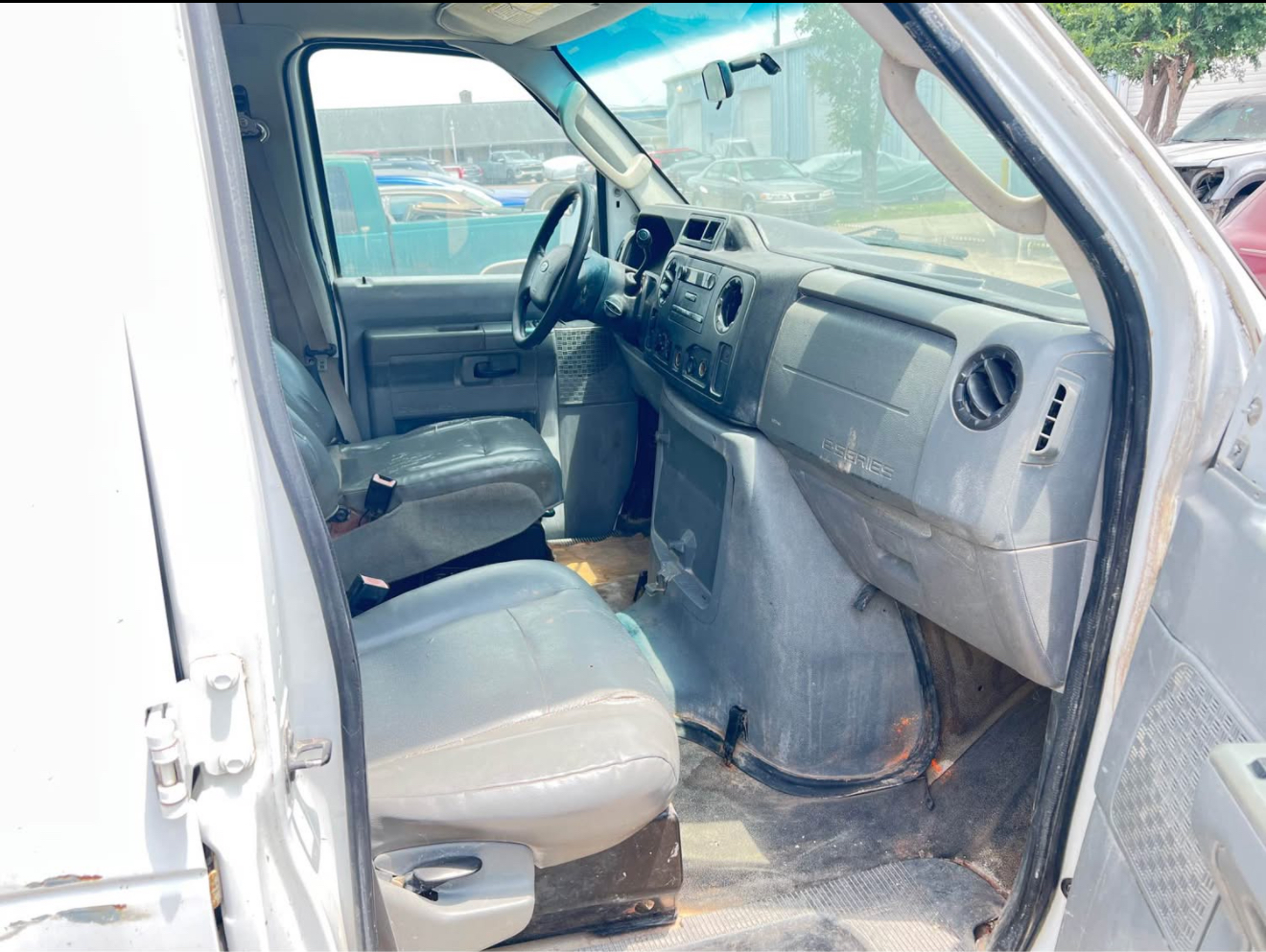 Used 2011 Ford E-350 and Econoline 350 XL w/ PWR Windows & Locks Group RWD image 2
