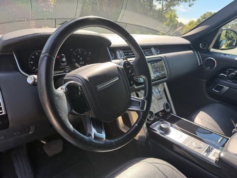 Used 2020 Land Rover Range Rover HSE image 16