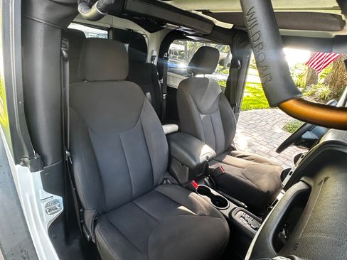 Used 2015 Jeep Wrangler Sport image 29