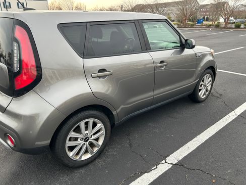 Used 2018 Kia Soul + image 4