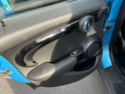 Used 2019 MINI Cooper 4-Door Hardtop image 14