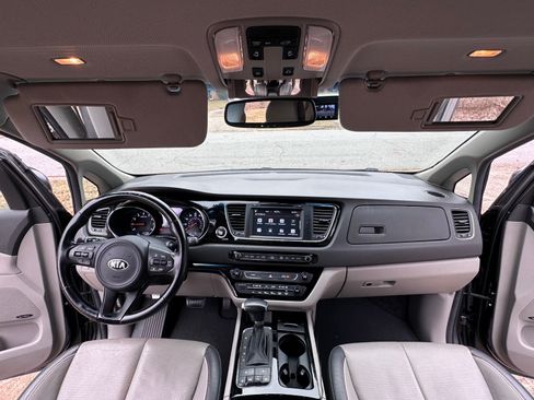Used 2017 Kia Sedona SX image 8