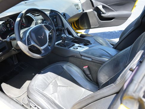 Used 2015 Chevrolet Corvette Stingray Coupe RWD image 4