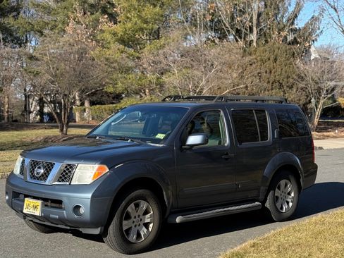 Used 2006 Nissan Pathfinder LE w/ (U01) LE Navigation Pkg image 1
