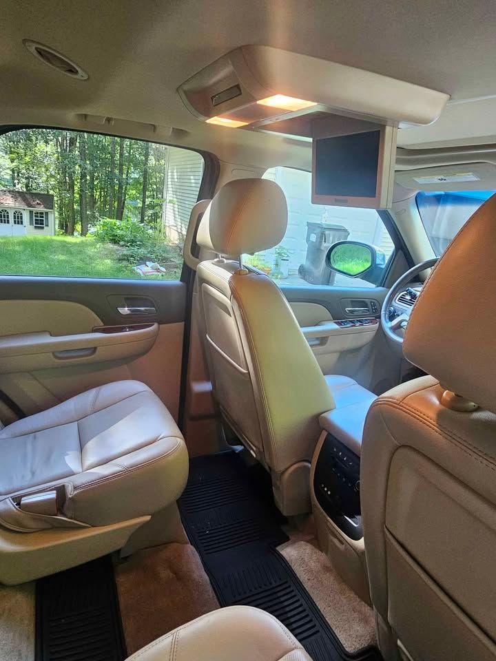 Used 2014 Chevrolet Tahoe LTZ AWD/4WD image 15