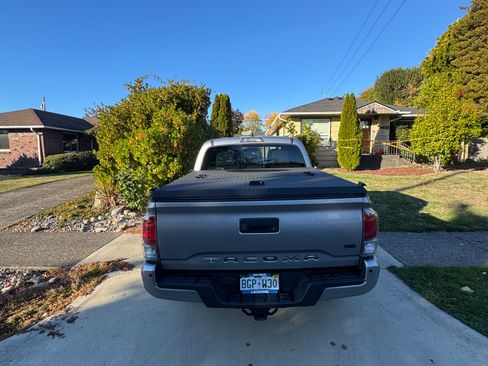 Used 2020 Toyota Tacoma TRD Off-Road image 10